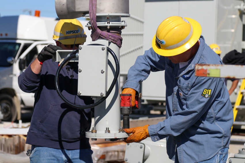 NIPSCO Workers with 811 Shirt