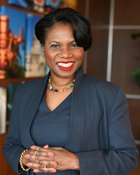 Headshot of Jennifer Montague