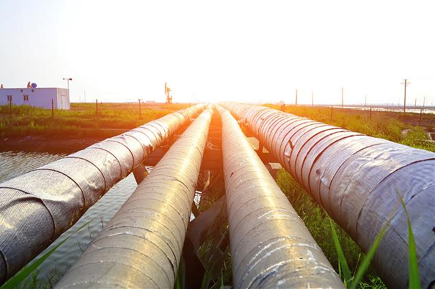 Pipelines in sunlight